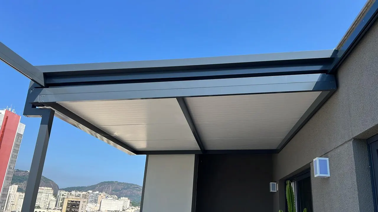 Cobertura com telha termoacústica e forro em poliuretano